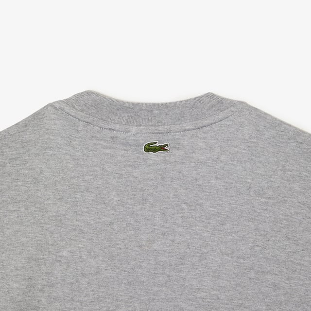 Finest materials. Brand’s singular expertise. The perfect expression of Lacoste’s timeless wardrobe -Loose fit is loose ease on body and sleeves  lower shoulders and armholes -Unisexe T-shirt in organic heavy jersey with big croc 80' on chest -7cm iconic original badge crocodile at chest -3cm green crocodile at under middle back collar