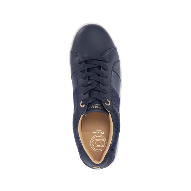 Designed with a high-shine finish, sporty silhouette and flatform sole, Eilans is a lace-up trainer you'll want to wear every day. Finished with our signature branding on the heel and padded cuffs for extra comfort, this statement round-toed style pairs perfectly with daytime outfits.
