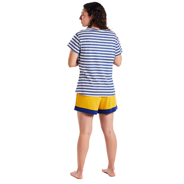 Kortärmad pyjamas och shorts.\n Rund halsringning med ribbad yta.\n Justerbar resår i midjan med dragsko.\n Sömmarna är tonade.\n Sammansättning: 50% modal, 50% bomull\n Skötsel:\nTvätta i högsta temperatur 30º.\n Stryk vid låg temperatur.\n Använd inte blekmedel.\n Använd inte torktumlare.\n Får inte kemtvättas.