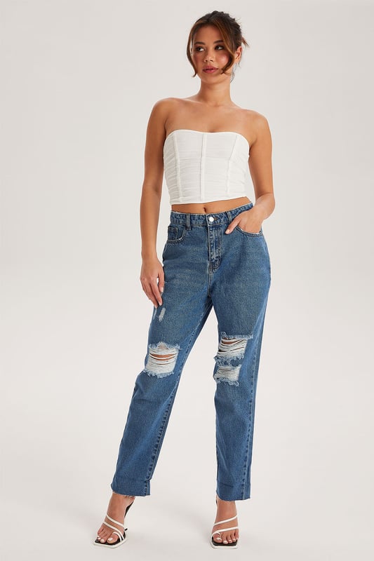 These jeans feature a high waist, wide, full-length leg and a classic 5-pocket denim silhouette. Perfect to pair with tops from our going out section for a more put together look or pair with our new sweatshirts for everyday style and comfort.