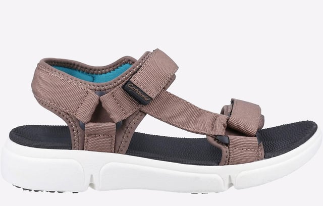 Women's summer walking leisure shoe from Cotswold. Alderton is crafted with lightweight textile uppers, triple touch fastening straps and for a secure fit. Lightweight EVA footbed and sole
Triple Touch Fastening straps
Summer walking leisure shoe
Lightweight textile upper
Lightweight EVA footbed and sole