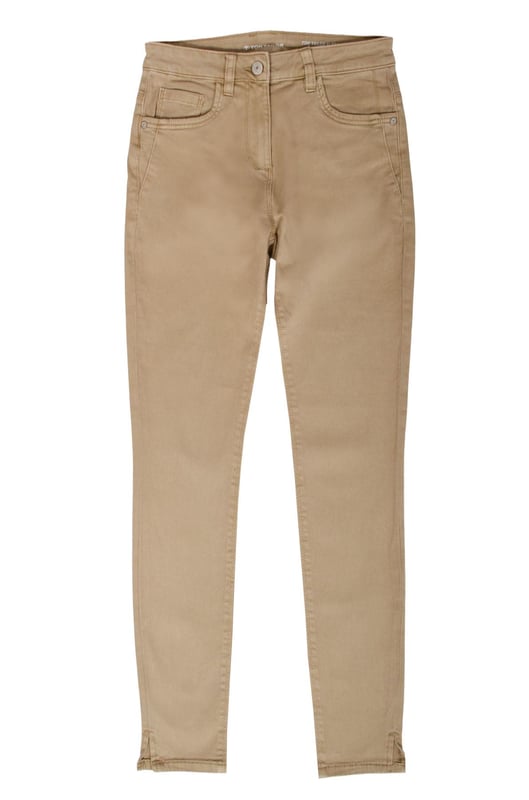 When you've worn Tom Tailor jeans, you'll know why they're sp popular!  These jeans in a classic slim fit are beautifully cut to flatter and feel like a second skin.  With discreet ankle vents at hem in a 7/8th length to finish one ankle.
Fit: Slim, Sizing: As expected