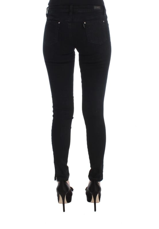 A estrenar con etiquetas.
  Diseno slim fit.
  Color: Negro.
  Material: 74% algodon 24% poliamida.
  Bragueta: cremallera y boton.
  Detalles del logotipo.