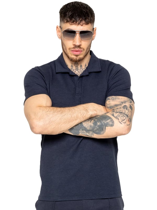 Upgrade your summer wardrobe with the Enzo Milano Short Sleeve Polo Shirt. Made from premium quality fabric, this polo shirt ensures both comfort and durability. Designed with a straight hem for a clean and polished finish, it features an open collar that elevates its appearance to a refined, premium level. Ideal for adding a touch of sophistication to any outfit, this Regular Fit polo shirt comes with a convenient zip fastening.