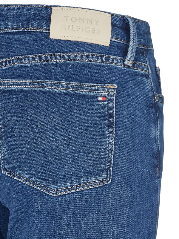60% Bomull, 39% Lyocell, 1% Elastan; Tommy Hilfiger jeans; Modell: WW0WW30203 1BK; Högkvalitativ bearbetning; 5-ficksmodell; Hög midja, rak skärning; Knapp, dragkedja; Tommy Hilfiger-logotypdetaljer