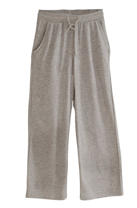 High waist with covered elastication and a drawstring, discreet pockets in the side seams and wide, straight legs. Pair with a white tee & denim jacket Fit: Relaxed, Sizing: As expected