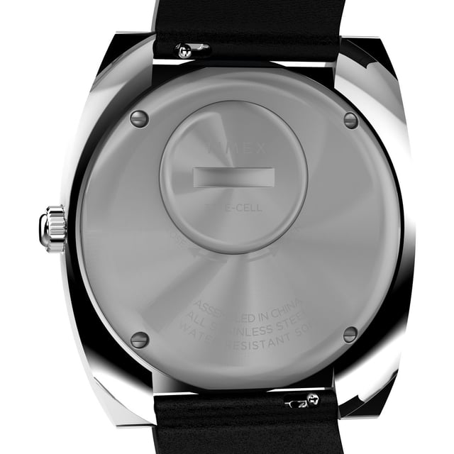 This Timex World Time Reissue Analogue Watch for Men is the perfect timepiece to wear or to gift. It's Silver 39 mm Round case combined with the comfortable Black Leather watch band will ensure you enjoy this stunning timepiece without any compromise. Operated by a high quality Quartz movement and water resistant to 5 bars, your watch will keep ticking. The Timex World Time 1972 Reissue brings a unique 1970s design from the Timex archive back to life for 2023.  This Analogue watch has a calendar function: Date and Worldtime High quality 21 cm length and 20 mm width Black Leather strap with a Buckle Case diameter: 39 mm,case thickness: 13 mm, case colour: Silver and dial colour: Black