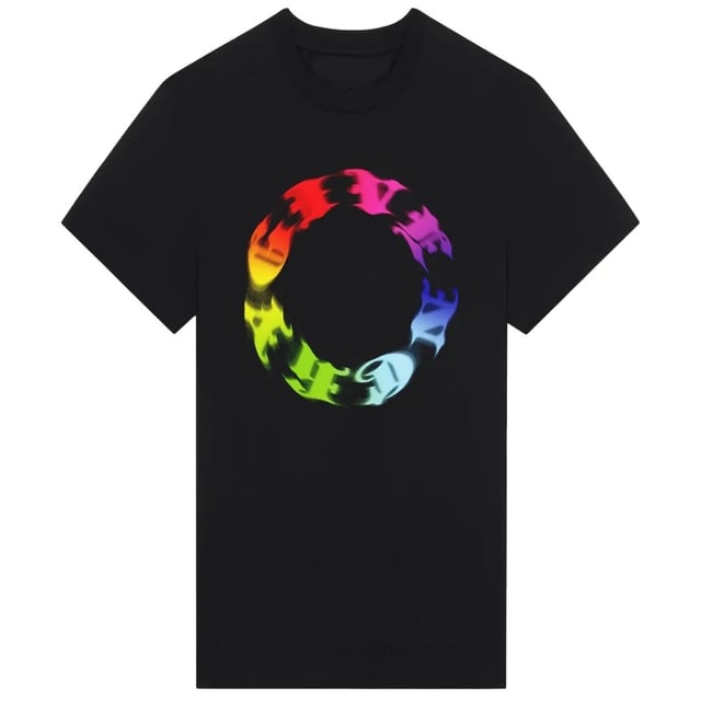 Presentamos la camiseta negra de Givenchy: !el complemento perfecto para tu guardarropa! Esta camiseta negra ofrece una opcion comoda y elegante para cualquier ocasion informal. Su corte extragrande es a la vez moderno y favorecedor, lo que la convierte en una prenda imprescindible para las personas que van a la moda. !Eleva tu estilo con Givenchy!, Marca Givenchy, Logo circular, Camiseta con cuello redondo, Logo en el frente, 100% algodon, Ropa urbana, Corte extragrande, Camiseta negra