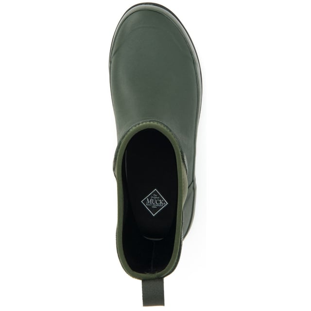 Originals Pull On Mid Boot van Muck Boots - Neopreen booties zijn omwikkeld met zacht rubber voor comfortabele waterdichte bescherming. Voorgevormde PU voetbedden met memory foam bovenbekleding bieden maximaal comfort en de antimicrobiële inlegzool houdt je fris