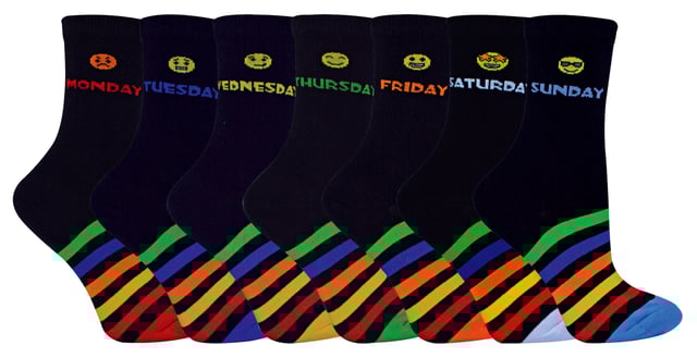 Facilita el emparejamiento de los calcetines con estos calcetines de los 7 días de la semana de vivos colores. Estos calcetines, perfectos para ir al colegio o para vestir de sport, vienen en un paquete de 7 unidades para que tu hijo tenga un calcetín para cada día de la semana. Son suaves al tacto, lo que los convierte en unos calcetines muy cómodos para tus hijos. Tanto si juegan al aire libre como en casa, sus pies se sentirán bien abrigados con estos calcetines. Estos acogedores calcetines llevan los días de la semana tejidos en la puntera y la pernera. Añade un toque de color a la colección de calcetines de tu hijo con estos coloridos diseños de puntera y talón. Están disponibles en azul y rosa. Estos calcetines están disponibles en las tallas 9-12 niños y 12-3..