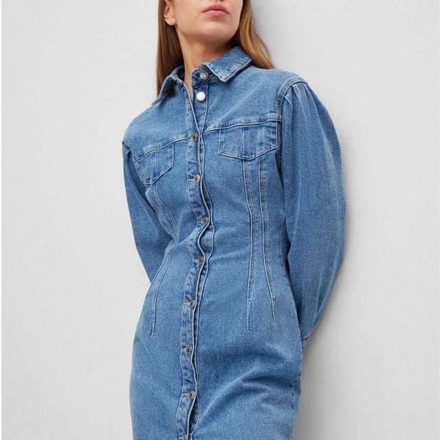 Womens Hugo Boss Gesina Denim Dress in blue.- Spread collar.- Long sleeves.- Front button fastening.- Buttoned cuffs.- Front slit.- Ref: 50483406435