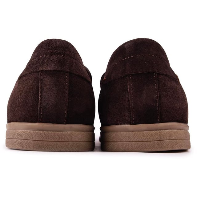 The Sophisticated Loafer Wembley From Silverstreet Is Ideal For Those Smart-casual Days Around Town Or An Evening Out With Friends. The Superb Suede Upper Is Of The Highest Quality With Classy Tassel Details And Contrast Stitching. The Slip-ons Have A Flexible, Sail-shoe-inspired Sole To Complete This Luxurious Look.
