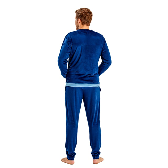 Long sleeve velvet pajama jacket Munich.
 Color blue
 Long-sleeved, round-neck T-shirt.
 Design with brand graphics.
 Long pants.
 Elastic waistband.
 Straight hems.
 Seams seen in tone.

 Composition: 95% Polyester, 5% Elastane.

 -Wash at max temperature. 30º.
 -Do not use bleach.
 -Iron at max temperature. 110º.
 -It does not support dry cleaning.
 -Allows you to use a dryer.
 Composition: 95% Polyester, 5% Elastane.
 Care:
-Wash at max temperature. 30º.
 -Do not use bleach.
 -Iron at max temperature. 110º.
 -It does not support dry cleaning.
 -Allows you to use a dryer.