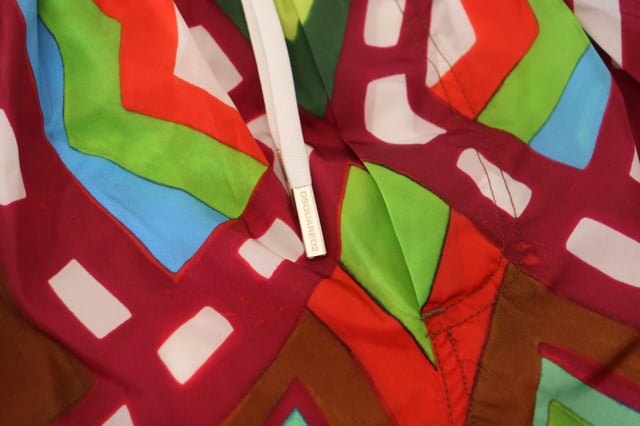 Shorts de baño para hombres de DSQUARED2 con estampado multicolor  
Estilo de bañador tipo boxer  
Fabricado en material 100% poliamida  
Cintura elástica con cierre de cordón  
Detalles de logo  
Gran ajuste y comodidad  
Material: 100% Poliamida