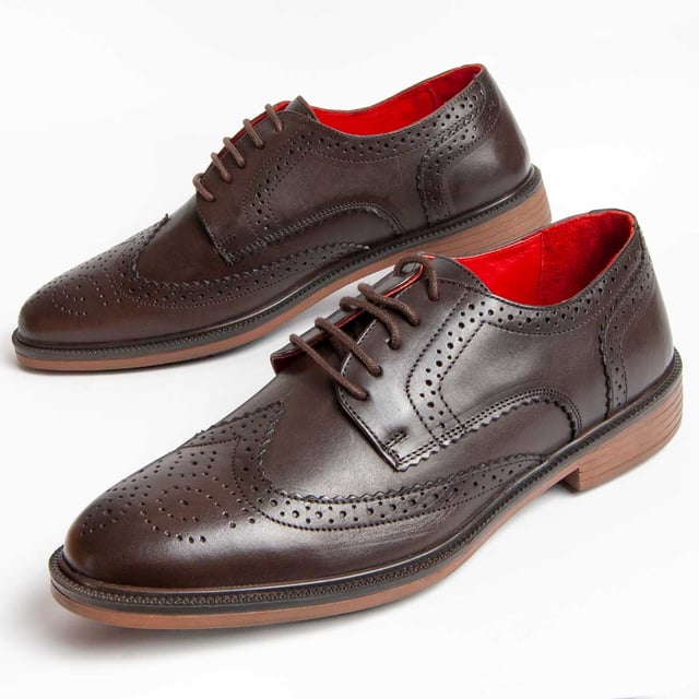 Garantía Purapiel, 10 años de garantía. Zapato de cordones para hombre. Fabricado en cuero 100% natural libre de Cromo VI. Materiales de máxima calidad. Suela de goma antideslizante. Membrana Waterproof. Plantilla acolchada. Fabricado por otras marca para nuestra marca.