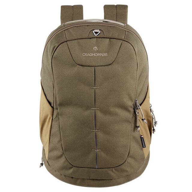 Material: EVA, polyamid, polyester, PU-beläggning. Denier: 900D. Längd: 50 cm. Bredd: 27 cm. Djup: 19 cm. Tygteknologi: Anti-Odour, EcoShield. Design: Logotyp. Fästanordning: Klämma, dragkedja. Justerbar axelrem, stöldskydd, caférem, bärhandtag, hörlursportar och kabelhållare, vadderad, perforerad, reflekterande detaljer, axelrem i vävband, handtag för bagage med hjul. Fack: 1 huvudfack, fack med dragkedja. Fickor: 1 RFID-blockerad ficka, 1 framficka, dragkedja, nätficka, 2 sidofickor. Hållbarhet: Tillverkad av återvunnet material. Kapacitet: 25 liter. Lämplig för: 16 tums bärbar dator. Motståndskraftig mot skärskador.