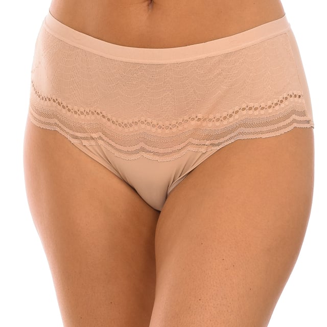 Playtex brief style briefs.
 Beige
 Upper front part with flower embroidery, for an ultra-feminine and refined style.
 Comfortable and breathable fabric.
 Seams seen in tone.

 Composition: 89% Polyamide, 11% Elastane

 Wash at max. 40º temperature.
 - Do not use bleach.
 - Do not use dryer.
 - Do not iron.
 - Do not dry clean.
 Composition: 89% Polyamide, 11% Elastane
 Care:
Wash at a maximum temperature of 40º.
 - Do not use bleach.
 - Do not use dryer.
 - Do not iron.
 - Do not dry clean.
