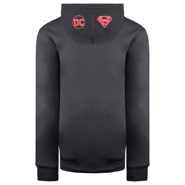 La sudadera con capucha Reebok x DC Superman Men's Dark Graphite es una llamativa prenda de moda que combina a la perfección el mundo del diseño de inspiración atlética con el legendario emblema de Superman. Esta sudadera con capucha no solo demuestra tu amor por el Hombre de Acero, sino que también te garantiza comodidad y estilo.

Características principales:

 Diseño inspirado en el superhéroe:  La sudadera con capucha presenta el logo de Superman, reconocible al instante, que celebra la fuerza y el heroísmo del legendario personaje de DC Comics. El color grafito oscuro complementa el emblema, creando un look llamativo y atrevido.

 Tejido cómodo:  Confeccionada con una mezcla de materiales de alta calidad, esta sudadera con capucha ofrece un tacto cómodo y suave sobre la piel, manteniéndote cómodo y relajado durante todo el día.

 Capucha con cordones:  La capucha ajustable con cordones te permite personalizar el ajuste y añade un elemento informal e inspirado en el streetwear a tu atuendo.

 Bolsillo canguro:  El bolsillo canguro delantero cumple una función funcional y elegante a la vez, ya que ofrece un espacio práctico para mantener las manos calientes o guardar pequeños objetos esenciales.

 Puños y bajo de canalé:  Los puños y el dobladillo acanalados garantizan un ajuste seguro, ayudan a conservar el calor y hacen que esta sudadera con capucha sea adecuada para el tiempo más fresco.

 Marca Superman:  El prominente emblema de Superman en la sudadera muestra con orgullo tu admiración por el Hombre de Acero y añade una estética moderna e inspirada en la cultura pop.

 Estilo versátil:  Esta sudadera con capucha es ideal para la ropa informal, el estilo callejero o para mostrar tu amor por Superman. Combina sin esfuerzo con vaqueros, joggers o pantalones cortos, dándote la flexibilidad de crear diferentes looks.

 Construcción de calidad:  Reebok es famosa por sus productos de alta calidad, y esta sudadera con capucha está fabricada para soportar un uso regular, manteniendo su aspecto elegante con el paso del tiempo.