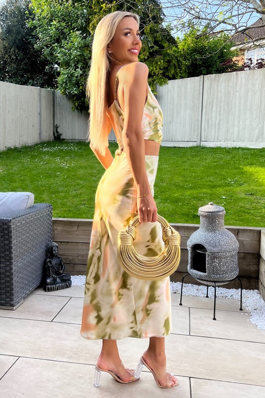 Our Multi Marble Print Asymmetric Cut Out Midi Dress combines a
classic silhouette with a modern cut out detail, making it the perfect
party dress! Featuring an asymmetric neckline, spaghetti straps, an
asymmetric cut out detail, lined body, side zip and a midi length
skirt. Pair with barely there heels and a some simple jewellery for a
sophisticated evening look. 

Model wears: UK 8/ EU 36/ US 4
Model's height: 165cm/ 5'5"
Approx length from centre back to hem: 120cm
Fabric composition: 100% Polyester
Colour: MULTI