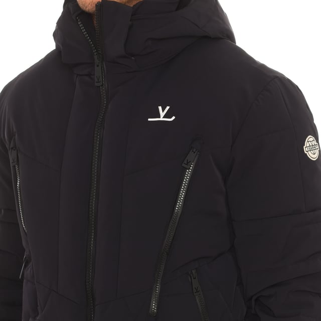 Ski jacket Vuarnet.
 Waterproofing: 20,000mm
 Breathability: 10,000mvp
 Removable hood.
 Front zipper opening.
 One zipper pocket on each front side.
 One sleeve pocket with zipper.
 Two zippered hand pockets
 Two open internal pockets.
 Two internal zipper pockets.
 Includes glasses cleaning cloth in the interior pocket.
 Button cuff and internal jersey.
 Brand logo on the front side and on one sleeve.
 Seams seen in tone.
 Composition: 87% Polyamide, 13% Elastane
 Care:
Handwash.
 Do not use dryer.
 Do not iron.
 Do not use bleach.
 Do not dry clean.