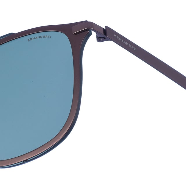 Gafas de sol Armand Basi con montura de metal.
 Color Plateado
 Forma rectangular.
 Lentes de color Verde
 Patillas metalicas y acabado en acetato.
Nombre de la marca grabado en la lente.
 100% Protección UV. 
 Incluye una funda de tela de protección.
 Los colores reales del producto pueden variar ligeramente con respecto a los colores que muestra su monitor.
 
 Medidas  Ancho lente: 55 mm. Puente: 20 mm. Patillas: 145 mm.
 
 Limpiar las gafas con agua y jabón (neutro).
 - No utilice paños sucios o abrasivos, que puedan alterar las características de los filtros.
 - Utilice solo accesorios y repuestos originales.