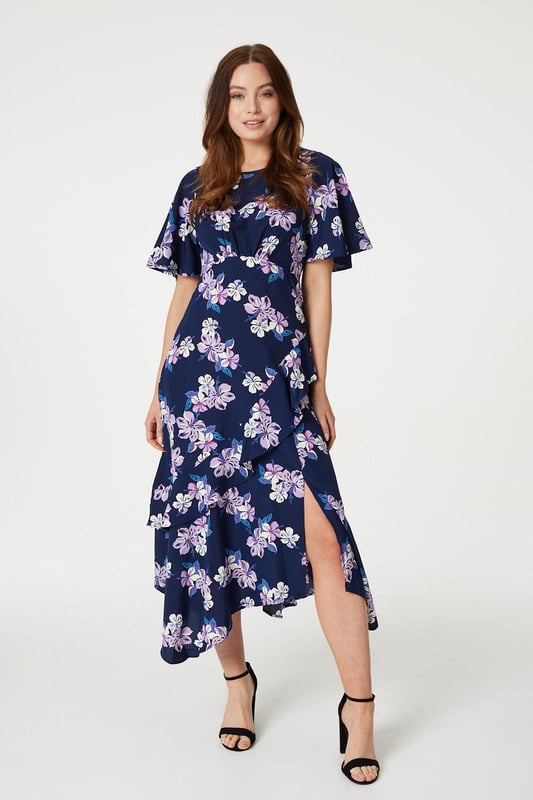 Add a pretty floral tea dress to your collection with this layered hem midi dress. It has a round neck, 1/2 angel sleeves, a zip back closure and a maxi length skirt with a tiered hemline. Pair with neutral strappy heels for a stylish look that's perfect for an evening out on holiday or a daytime wedding.
