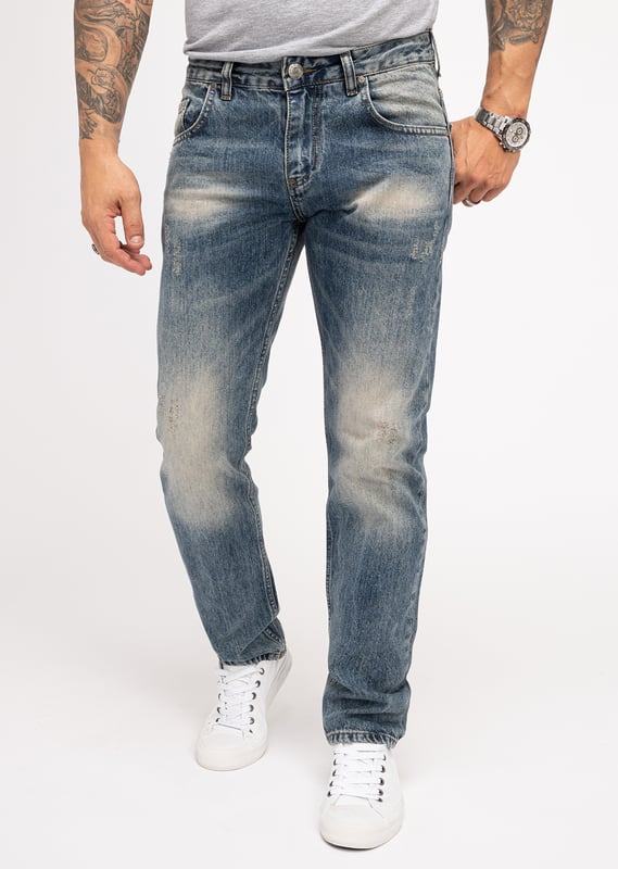 Die Jeans ist ein echter Stilklassiker, die zu nahezu jeder Gelegenheit getragen werden kann. Die Trendmarke "Indumentum" präsentiert Ihnen eine große Auswahl an modernen Herren Jeans, die für Freizeit, Alltag und Büro infrage kommen. Entdecken Sie verschiedene Designs, unterschiedliche Passformen und stylische Waschungen. Die Herren Jeans von "Indumentum" sind sehr bequem, sehen dabei gut aus und bieten eine hervorragende Qualität, sodass Sie lange Ihre Freude daran haben werden. Indumentum bietet Herren Jeans auch in großen Größen, sodass es für jeden Typ Mann das passende Modell gibt. Darüber hinaus können Sie sich zwischen diversen Passformen entscheiden.