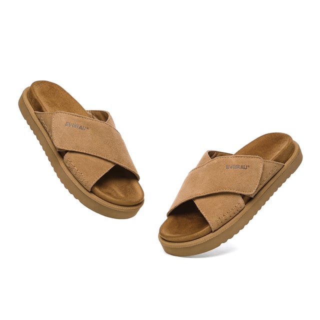 Las chanclas Rose combinan a la perfección comodidad y estilo. Fabricadas en suave y resistente ante vacuno, estas sandalias abiertas garantizan un confort y una durabilidad excepcionales. Con un tacón plano, son perfectas para llevarlas durante todo el día, lo que las convierte en una opción ideal tanto para las vacaciones como para el día a día.