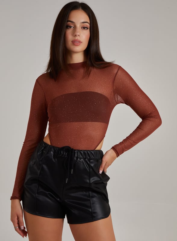 Make a statement this season with this Glitter Long Sleeve Bodysuit. Add this to any outfit for an insta-worthy 'fit. Pair with flares and strappy heels for an easy, chic style.