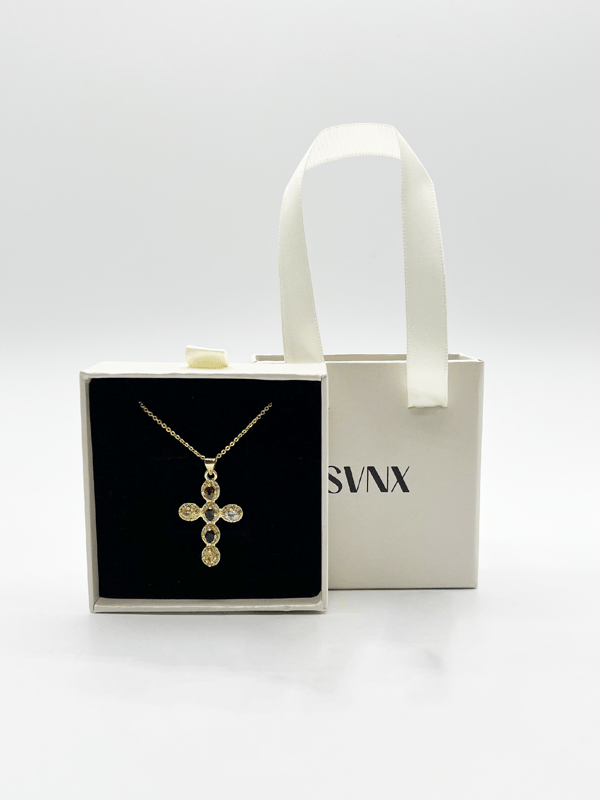 Cross Pendant Necklace in Multi Colour Stones
Gift Box Included
Colour : Gold
Composition: Copper (Plated) with Zircon Stones
Size : One Size
SKU: JE316201