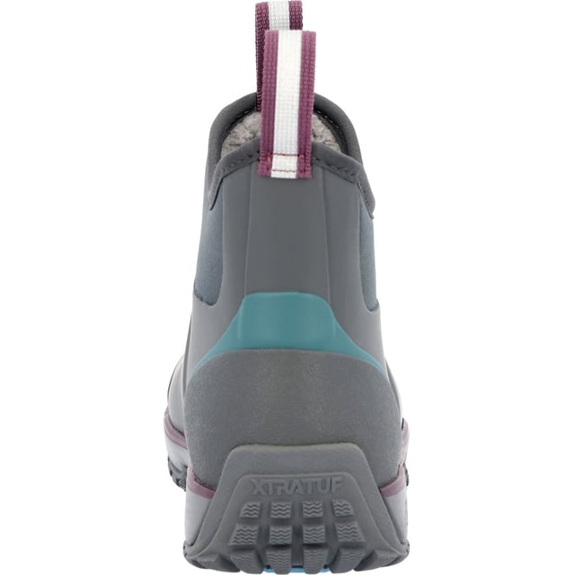 The ADB ICE was designed to work on wet ice while simultaneously being able to transition to other wet surfaces. This new boot features Glacier Trek Pro, our proprietary ice gripping compound paired with an SRC rated slip-resistant rubber.