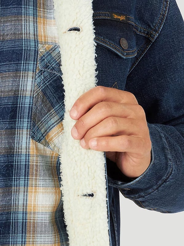 Ramp up your style with this Western Denim Jacket. Created with enhanced denim specifically crafted to have superior stretch recovery, meaning it will hold shape throughout the day. Western details spade chest pockets with W stitching, flap pockets with snaps, welt front pockets are infused with a soft, sherpa lining through the entire body to make this jacket both fashionable and functional.

Sherpa Lined  Denim Fabric
 
100% Cotton Outer, Polyester Borg Lining
 
Regular Collar
   
27" Shoulder to Hem
    
Sizing: As expected
 
Fit: Boxy
  

These are end of line ex Wrangler and may not be in original packaging