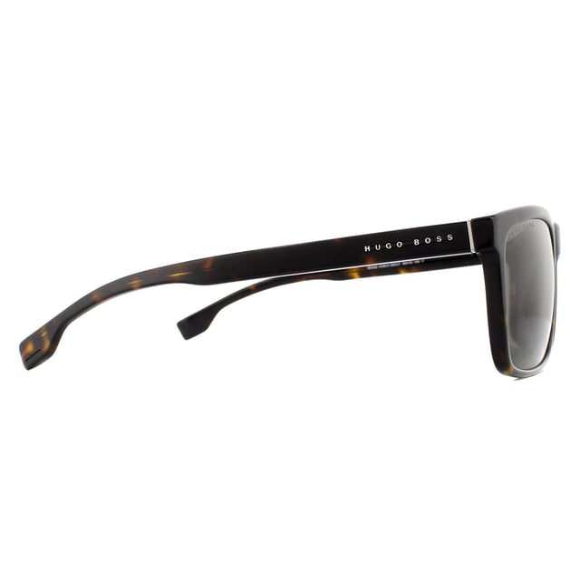 Hugo Boss 1036 / S 086 QT Dark Havana Green Sonnenbrille ist ein einfacher und anspruchsvoller rechteckiger Stil für Männer. Hergestellt aus leichtem Acetat, sind sie bequem und einfach zu tragen. Das Hugo Boss-Logo auf jedem Tempel bietet Markenerkennung.