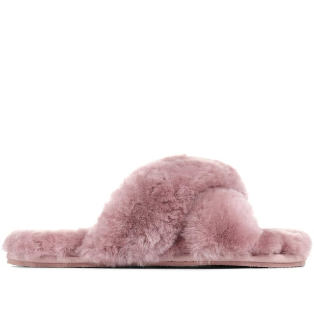 Our Dory slippers are primed for duvet days and WFH days. Crafted in luxuriously soft sheepskin both inside and out, Dory offers unmatched and all-encompassing comfort. Made for comfortable and elegant wear around the house, the fluffy slippers are based on a lightweight and flexible sole. You'll find yourself reaching for Dory as soon as you step through the front door.