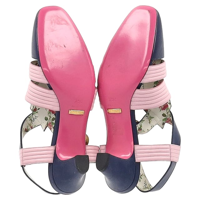 VINTAGE, RRP AS NEW
Step into luxury with the Gucci GG Logo T-Strap Mid-Heeled Sandals in vibrant blue and pink leather. These eye-catching sandals feature the iconic GG logo, beautifully blending high fashion with playful color. The T-strap design provides a flattering silhouette, while the mid-heel offers comfort and stability for all-day wear. Perfect for dressing up a casual outfit or adding flair to an evening ensemble, these sandals are a versatile addition to your footwear collection. Elevate your style and make a bold statement with these stunning Gucci sandals.

Gucci GG Logo T-Strap Mid-Heeled Sandals in Blue and Pink Leather

Condition: Very good
Signs of wear: Minor signs of wear
Packaging: Dust bag
Color: Multicolor
Material: Leather | leather
Size: EU36.5/UK3.5/FR37.5/IT36.5/US6.5
Measurements: Heel height: 80; Insole length: 260
SKU: NAPPUGBSH400793W