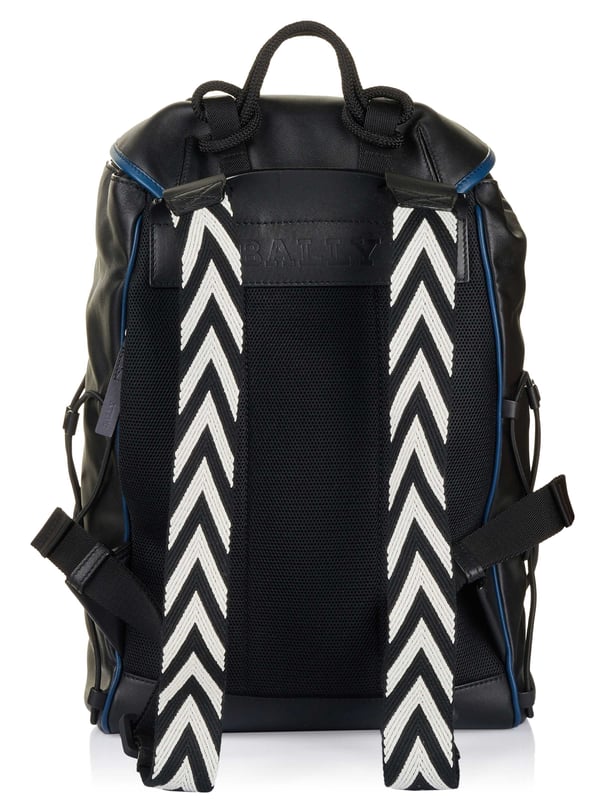 100% piel de vacuno; Mochila Bally; Modelo: 59835323428 F000; Mano de obra de alta calidad; Un compartimento de bolsillo; Un bolsillo frontal con cremallera; hebilla; Correas de hombro ajustables; Cuatro bolsillos interiores, uno con cremallera; Dimensiones (cm): 27,5 x 34 x 15; Detalles del logotipo de Bally.