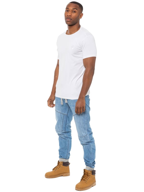 Enzo Mens Vaqueros jogger con puños. Marca impresa en la parte delantera y trasera. Botones de marca, remaches y adornos. Perfil general cosido, arrugado en la parte delantera y trasera. Mezcla de algodón, corte y coser paneles. Cordones ajustables en cintura.