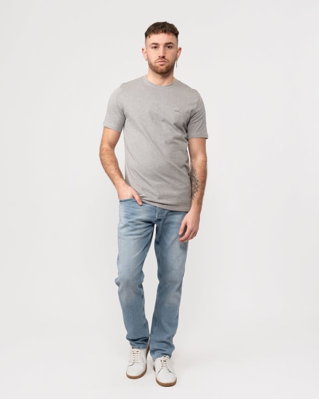 An effortless relaxed-fit T-shirt with a woven logo patch by BOSS Menswear, crafted in mid-weight jersey made from soft cotton.
Relaxed fitCrew neckShort sleeves
100% Cotton
50508584
&nbsp;