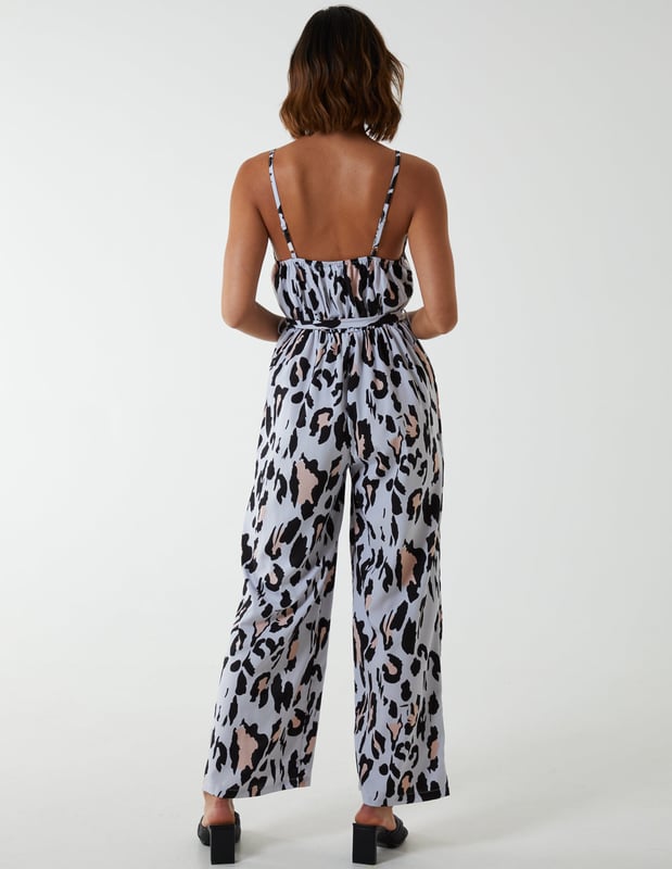 Creating an instant outfit with this summer essential. Dress this Belted Leopard jumpsuit up with killer heels and statement jewellery for the perfect brunch outfit or lunch with the girls.