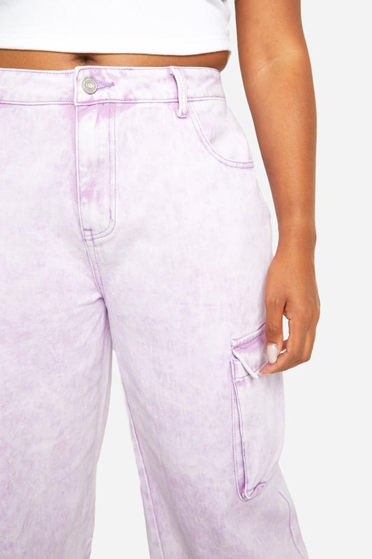 Wide-leg silhouette for a relaxed, on-trend look
        Multiple cargo pockets for added functionality
        High-waisted design to flatter your curves
        Soft denim fabric with stretch for comfort
        Versatile style suitable for various casual occasions
    
    Make a statement with these eye-catching cargo jeans that blend comfort and style effortlessly. The wide-leg cut offers a fashionable silhouette whilst the high-waisted design accentuates your curves beautifully. Perfect for those who love to stay ahead of the trends, these jeans can be styled for a multitude of casual events. Pair them with a cropped top and trainers for a laid-back day out, or dress them up with a fitted bodysuit and heels for a night with friends. The multiple cargo pockets add a practical touch, ideal for keeping your essentials close at hand during family gatherings or weekend adventures. Crafted from a soft denim fabric with a hint of stretch, these jeans ensure all-day comfort without compromising on style. Embrace the utility-inspired trend and make these cargo jeans your go-to choice for effortless, fashion-forward looks.