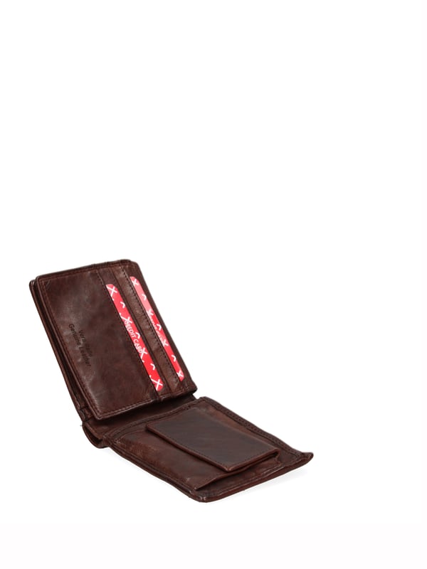 Cartera de hombre. El cierre está ausente. Los bolsillos internos son tarjeteros para billetes y monedas. Los bolsillos externos están ausentes. Falta la correa para el hombro. Falta el mango. Hay un compartimento interno. El material exterior es 100% Piel Auténtica. Internamente está forrado en piel auténtica. Medidas: 12x9x2 cm. Producto de moda