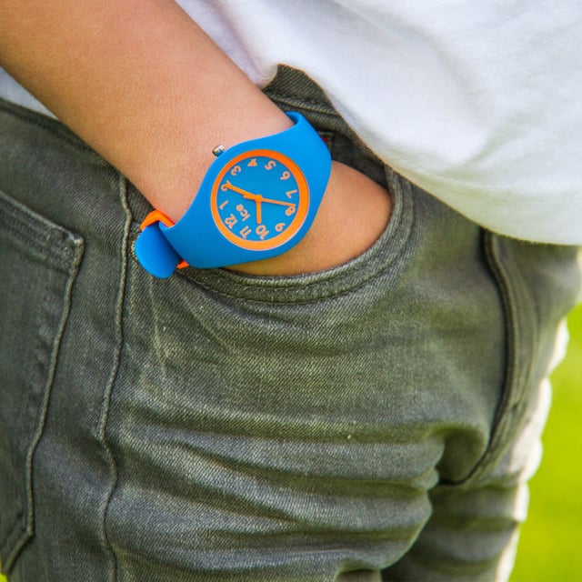 This Ice Watch Ola Kids Analogue Watch for Child is the perfect timepiece to wear or to gift. It's Blue 33 mm Round case combined with the comfortable Blue Silicone will ensure you enjoy this stunning timepiece without any compromise. Operated by a high quality Quartz movement and water resistant to 10 bars, your watch will keep ticking. This trendy and colourful watch is the greatest gift for every child. High quality 19 cm length and 13 mm width Blue Silicone strap with a Buckle. Case diameter: 33 mm, case thickness: 9 mm, case colour: Blue and dial colour: Blue.