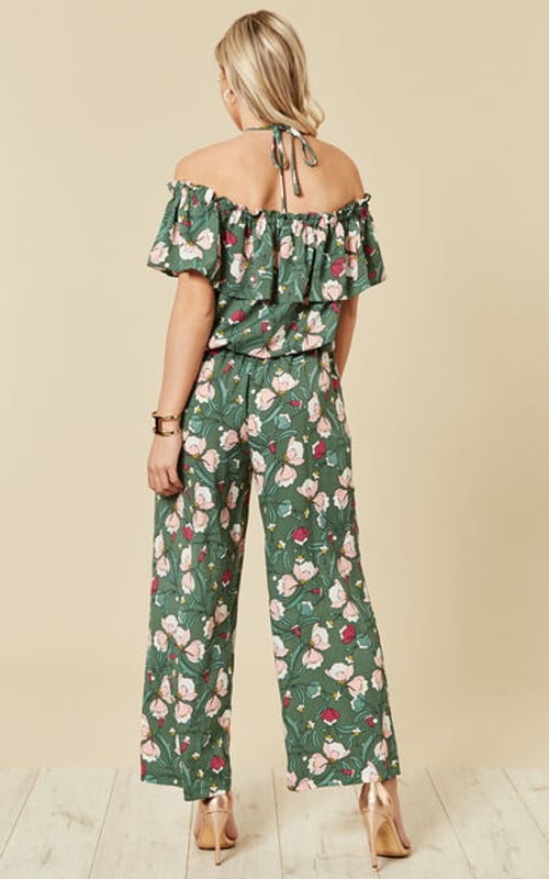 Embrace Spring florals with the Dreaming of Maui off the shoulder jumpsuit. With a ruffle off the shoulder neckline, relaxed fit and a halterneck tie, though the jumpsuit can also be worn without the necktie.