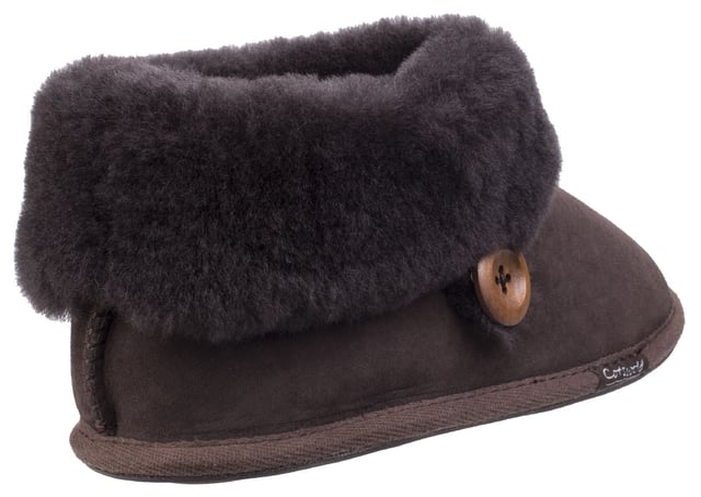 Inspired by cosy country cottages and village home comforts of the Cotswold Hills, Wotton is a premium bootie slipper with luxurious double faced sheepskin, soft suede uppers and gentle rubber grips for ultimate comfort.Crafted with a soft leather suede upper. 
Luxurious soft thick sheepskin lining and footbed. 
Large double faced sheepskin wool cuff. 
Bold natural toned button detail. 
Comfort textile sole with rubber grip panels.