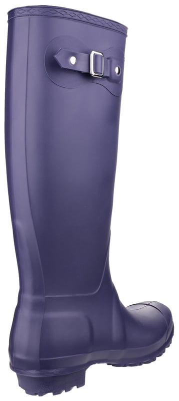 These classic style wellies are a must for the wet weather, featuring a side buckle strap these wellies are perfect for keeping your feet dry when the weather is looking cloudyCotswold Sandringham Buckle-Up Wellington. 
Side buckle straps. 
Classic style wellington. 
Fully Waterproof. 
Calf circumference of 360mm.