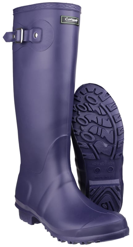 These classic style wellies are a must for the wet weather, featuring a side buckle strap these wellies are perfect for keeping your feet dry when the weather is looking cloudyCotswold Sandringham Buckle-Up Wellington. 
Side buckle straps. 
Classic style wellington. 
Fully Waterproof. 
Calf circumference of 360mm.