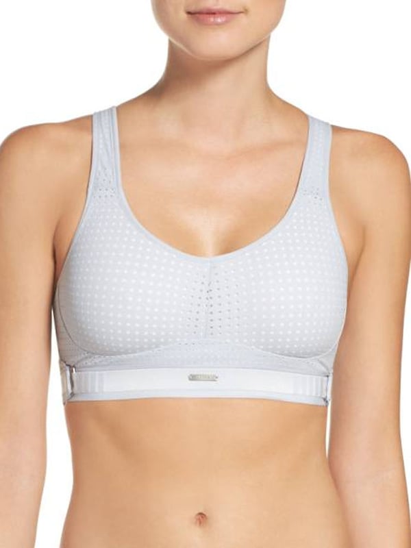 Chantelle Medium Impact, made of light breathable knit with fishnet mesh throughout, the medium impact wireless sports bra is a must-have for anyone with an active lifestyle. This modern, wire free style has a full coverage cups lined with light spacer fabric for everyday breath ability and support, making it a sporty wardrobe essential. This sports bra is the must have item for your favorite sports collection. Available in colours, Light Grey (Grey) and Black.