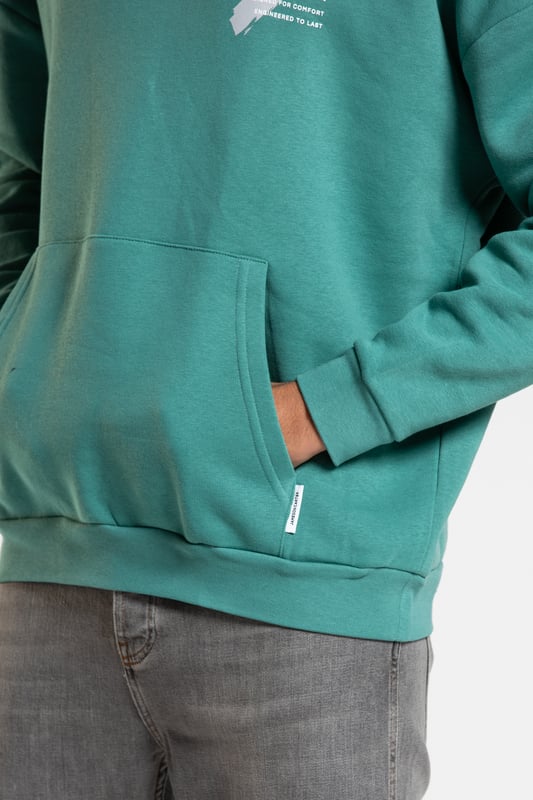 This 'Est' oversized hoodie from Jameson Carter is an everyday essential. Features dropped shoulder, hood, kangaroo pocket, ribbed elasticated cuffs and waistband and Jameson Carter chest and back branding details. This hoody is made from cotton blend fabric and the inside is lined with premium soft fleece to ensure comfort.