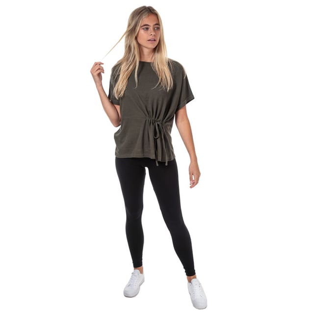 Womens Brave Soul Plain Leggings in black.<BR><BR>Soft and stretchy basic leggings.<BR>- Elasticated stretch waist.<BR>- Full length.<BR>- Slim fit.<BR>- Inside leg length measures 30.5“ approximately.  <BR>- 96% Polyester  4% Elastane.  Machine washable.<BR>- Ref: LTRJ-589SOUTH<BR><BR>Measurements are intended for guidance only.