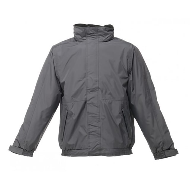 Verschweißte Nähte. Wasser- und winddichtes Gewebe. Kragen und Körper mit Fleece gefüttert. Ärmel mit Polyamid-Futter und Thermo-Guard-Isolierung. Innen: Körper mit Antipilling-Fleece der 250er-Serie Symmetry gefüttert. Verdeckte Kapuze. Verstellbare Bündchen. 2 untere Taschen mit Reißverschluss. Handytasche. Sturmklappe mit Klettverschluss. Regattas meistverkaufte Jacke. Verdeckter Reißverschluss im Futter für Zugang zum Besticken. Auch in Kindergrößen erhältlich, Code TRW418. *4XL nur in Schwarz und Marineblau erhältlich. Gewebe: Wasserdichtes Hydrafort-Polyester. S (38: Passt (Zoll)). M (40: Passt (Zoll)). L (42: Passt (Zoll)). XL (44: Passt (Zoll)). 2XL (47: Passt (Zoll)). 3XL (50: Passt (Zoll)). 4XL (53: Passt (Zoll)). <BR><BR>REGATTA Outerwear – ein umfassendes Sortiment an Werbe- und Firmenkleidung für den Aufenthalt im Freien zu überraschend günstigen Preisen.